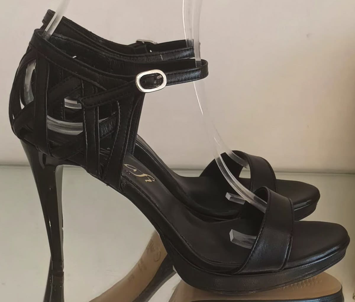 Sandale cuir noir art 52